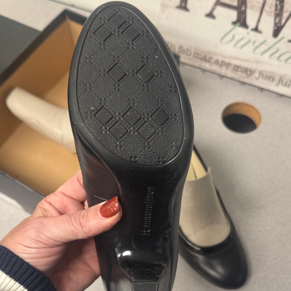 Naturalizer Black Leather Heels - Picture 4 of 5
